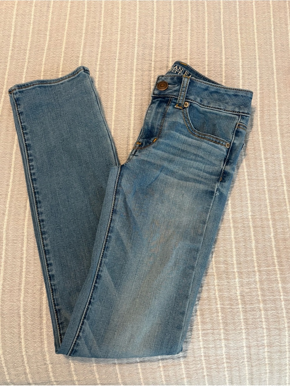 Classic Mid Wash Women’s Straight Super Stretch Jeans
